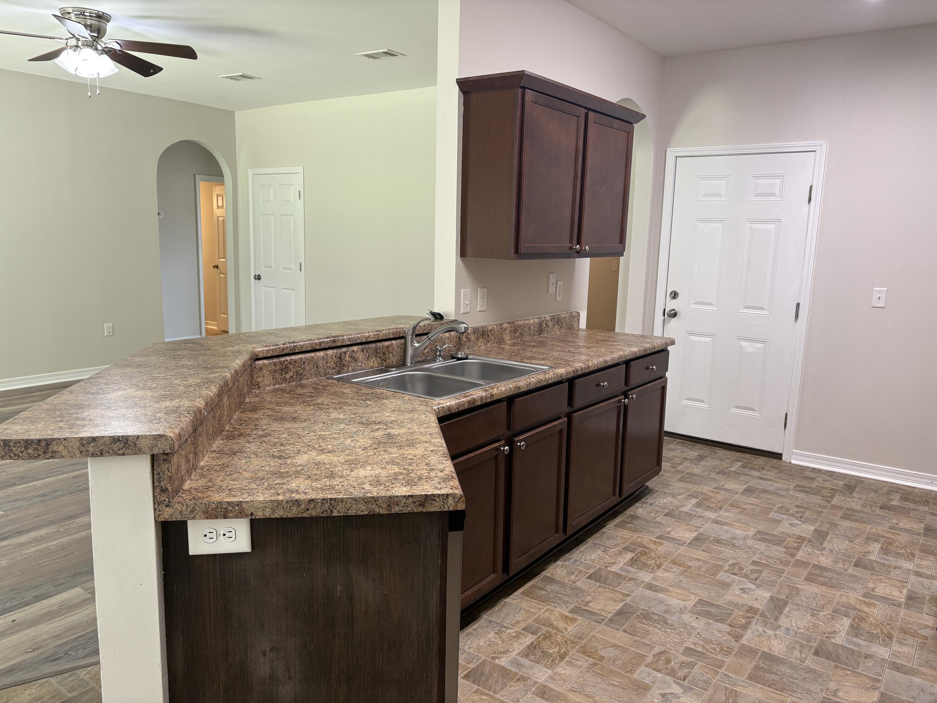 HERITAGE MANOR - Residential Lease