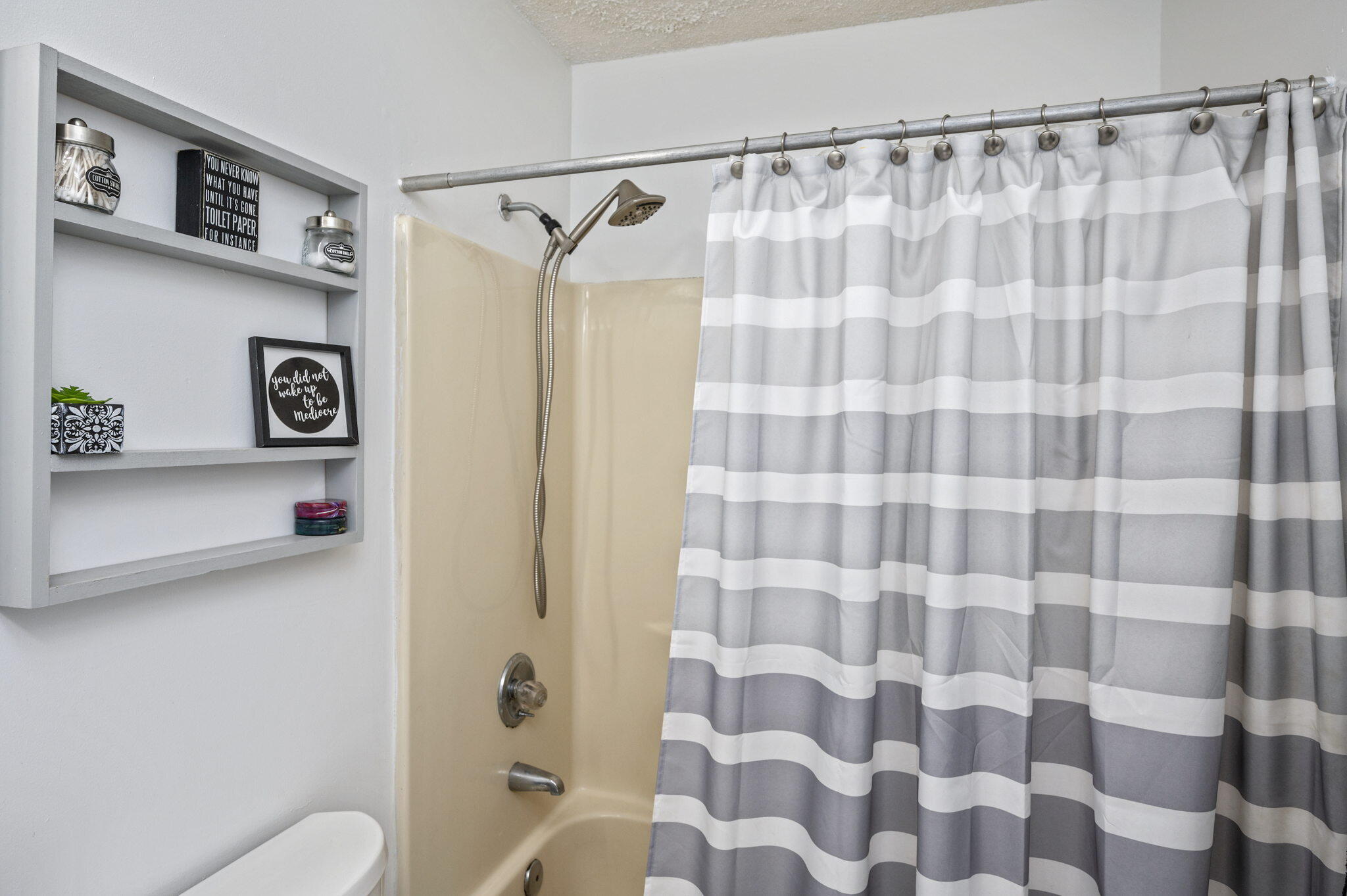 COUNTRY OAKS ESTATES PH 2 - Residential