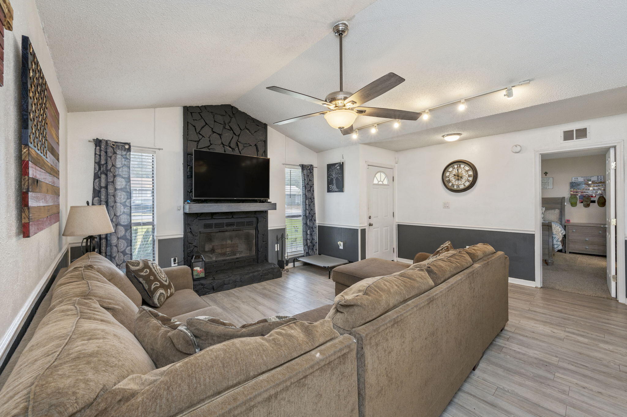 COUNTRY OAKS ESTATES PH 2 - Residential