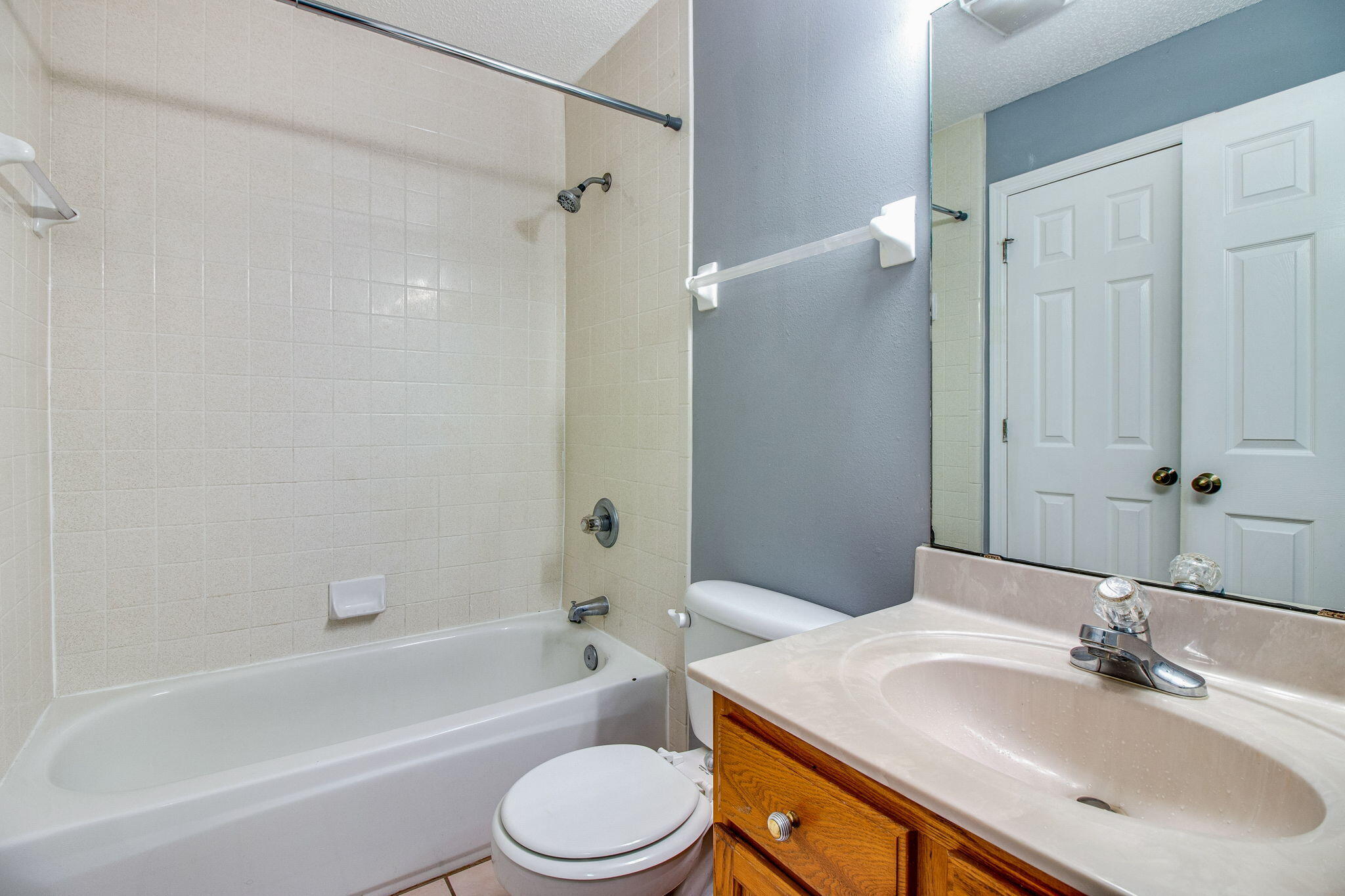 POINTE OF VIEW - Residential Lease