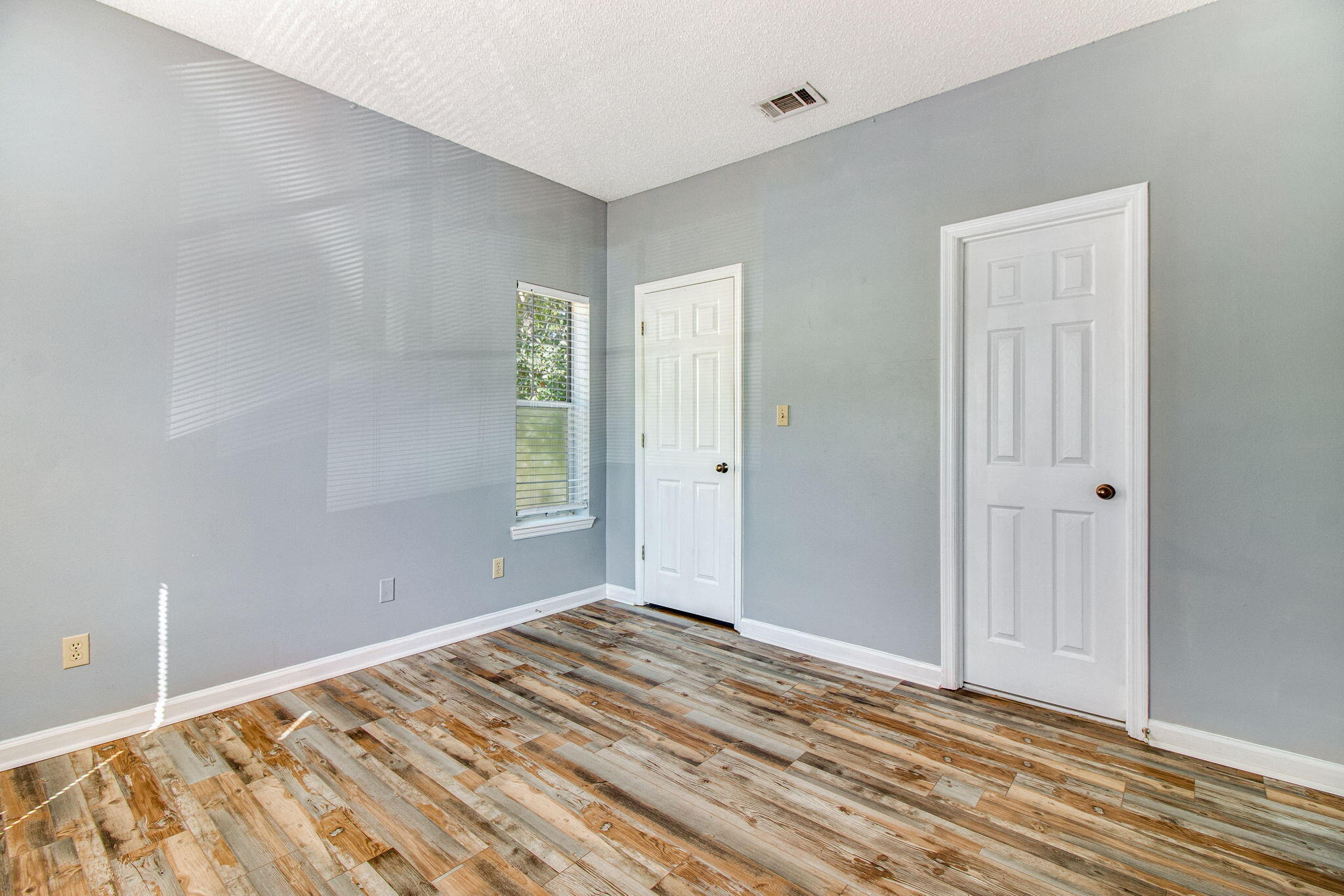 POINTE OF VIEW - Residential Lease