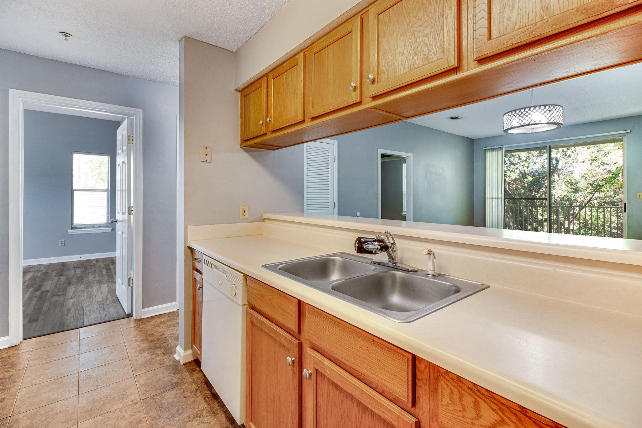 POINTE OF VIEW - Residential Lease