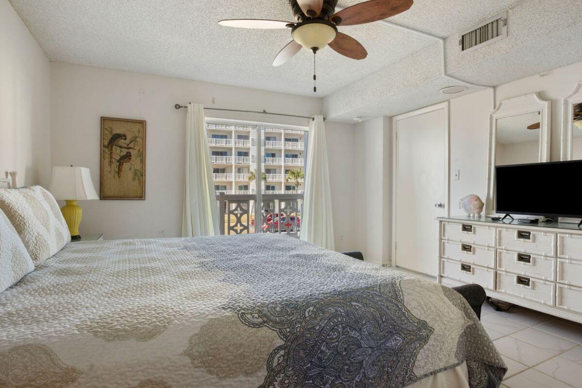 EL MATADOR CONDOMINIUMS - Residential