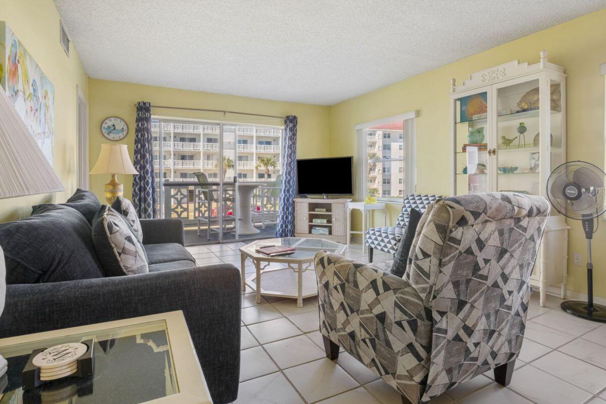 EL MATADOR CONDOMINIUMS - Residential