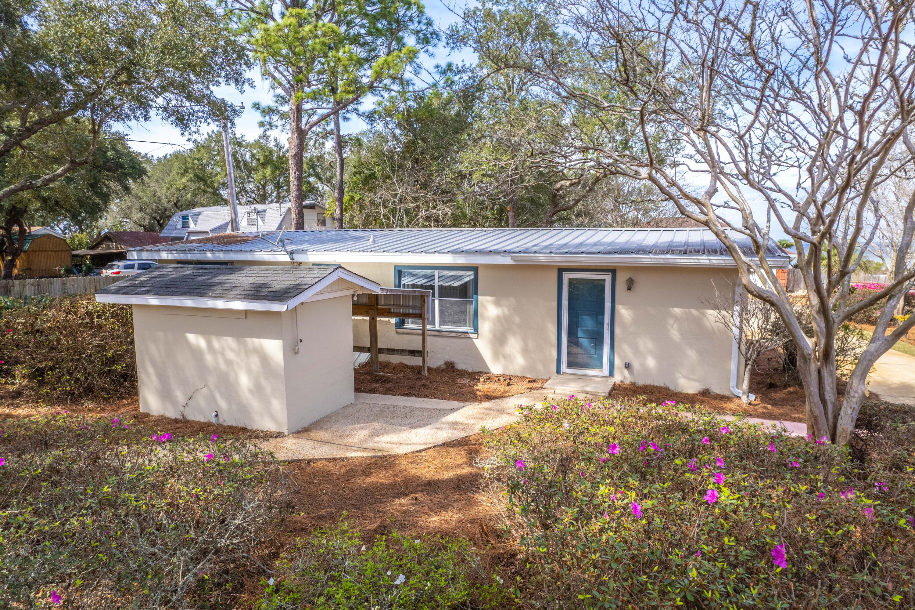 SANDY COVE - Residential