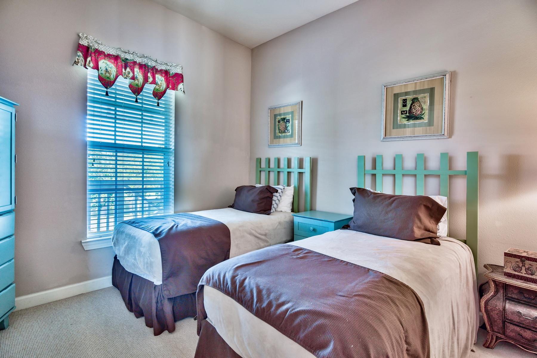 CRYSTAL COVE - Residential