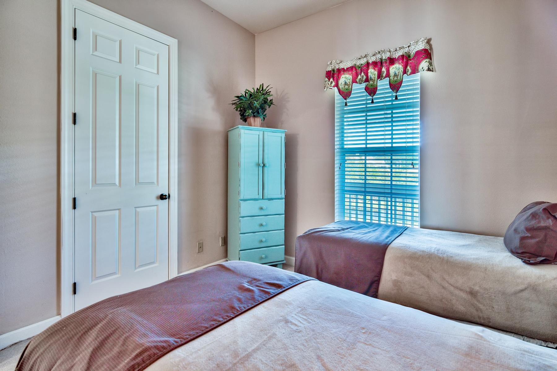 CRYSTAL COVE - Residential