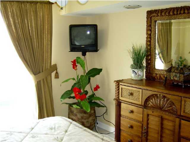 EL MATADOR CONDO - Residential