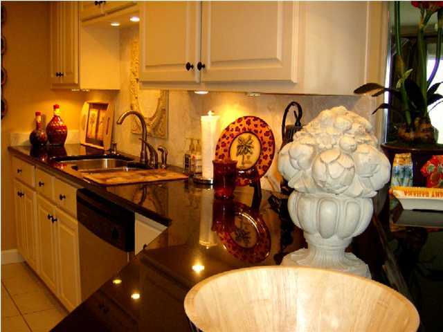 EL MATADOR CONDO - Residential