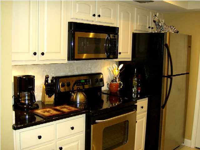 EL MATADOR CONDO - Residential