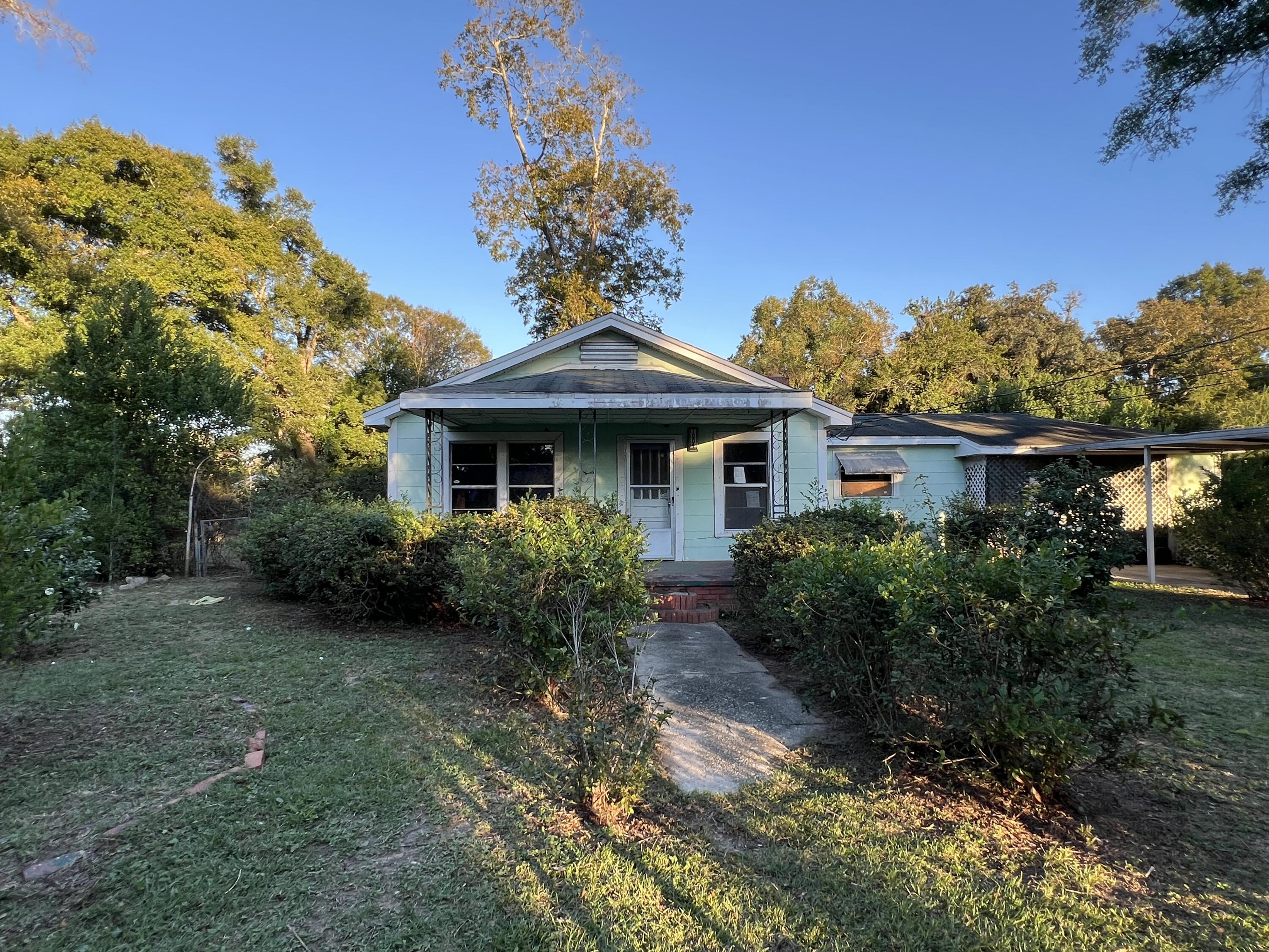 Located on a large nearly 1/2 acre corner lot this REO 1942 3 bedroom 1 bath home comes with some unique opportunities. Within 1 mile of big box shopping and a relatively short drive to all things downtown, this home is one to see. Due to condition of home, this property will not qualify for most financing, therefore cash, FHA rehab, or general investor rehab loans only.