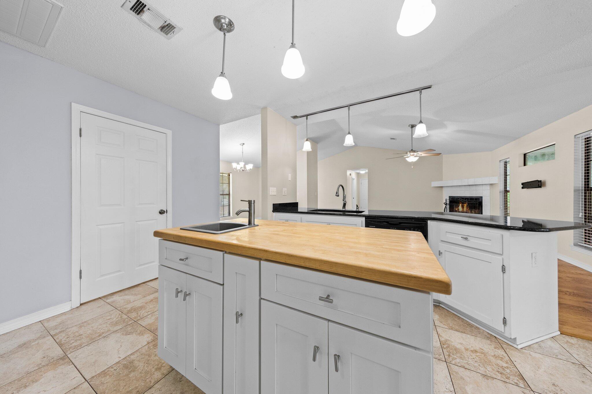 QUAIL TRAIL - Residential Lease