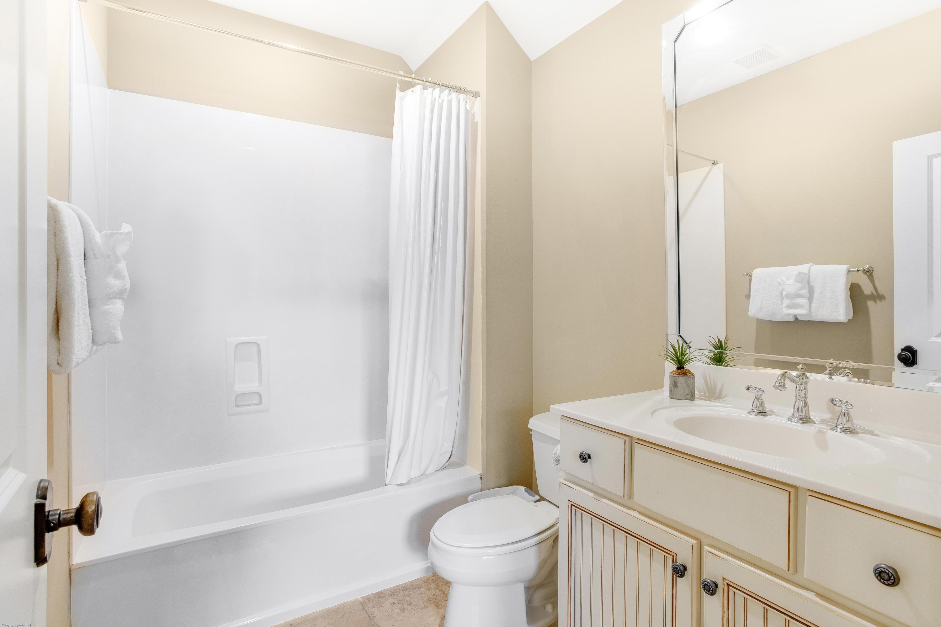 BUNGALOS AT SANDESTIN - Residential