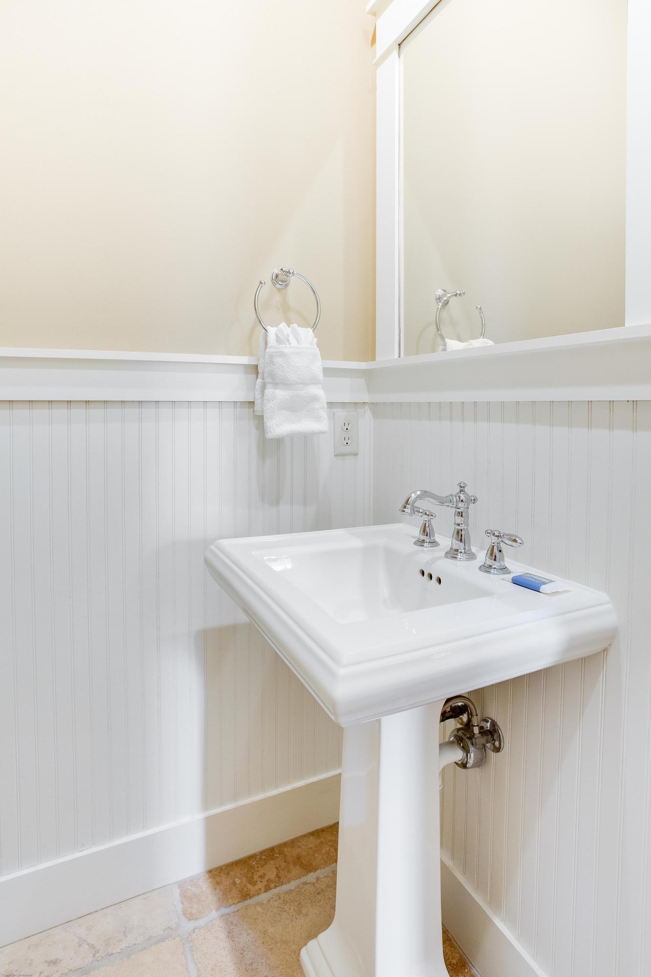 BUNGALOS AT SANDESTIN - Residential