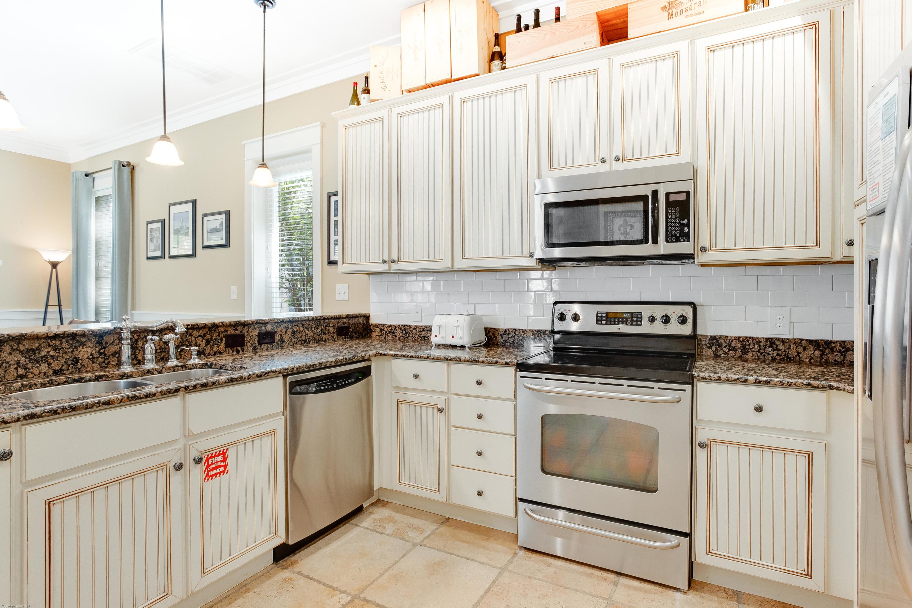 BUNGALOS AT SANDESTIN - Residential