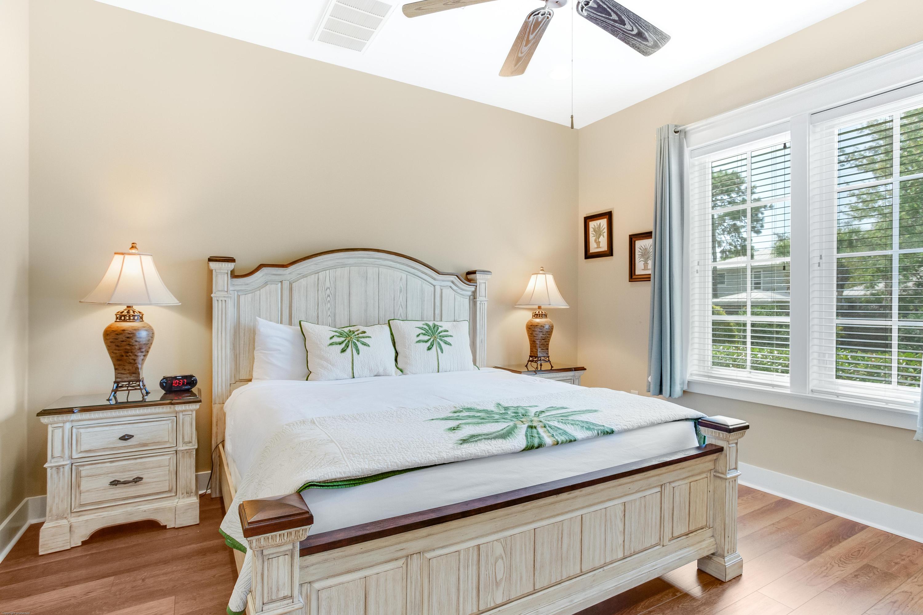 BUNGALOS AT SANDESTIN - Residential