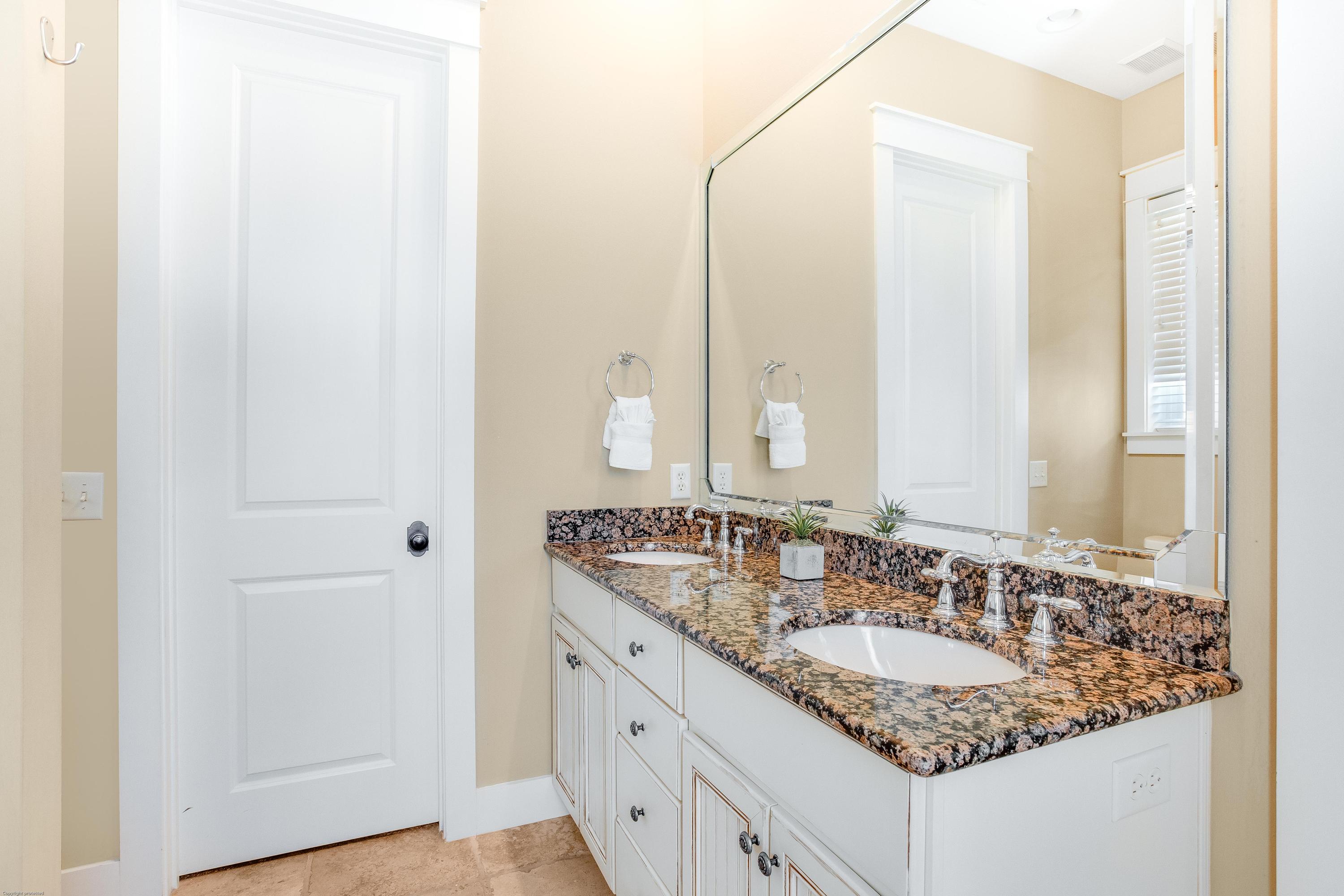 BUNGALOS AT SANDESTIN - Residential