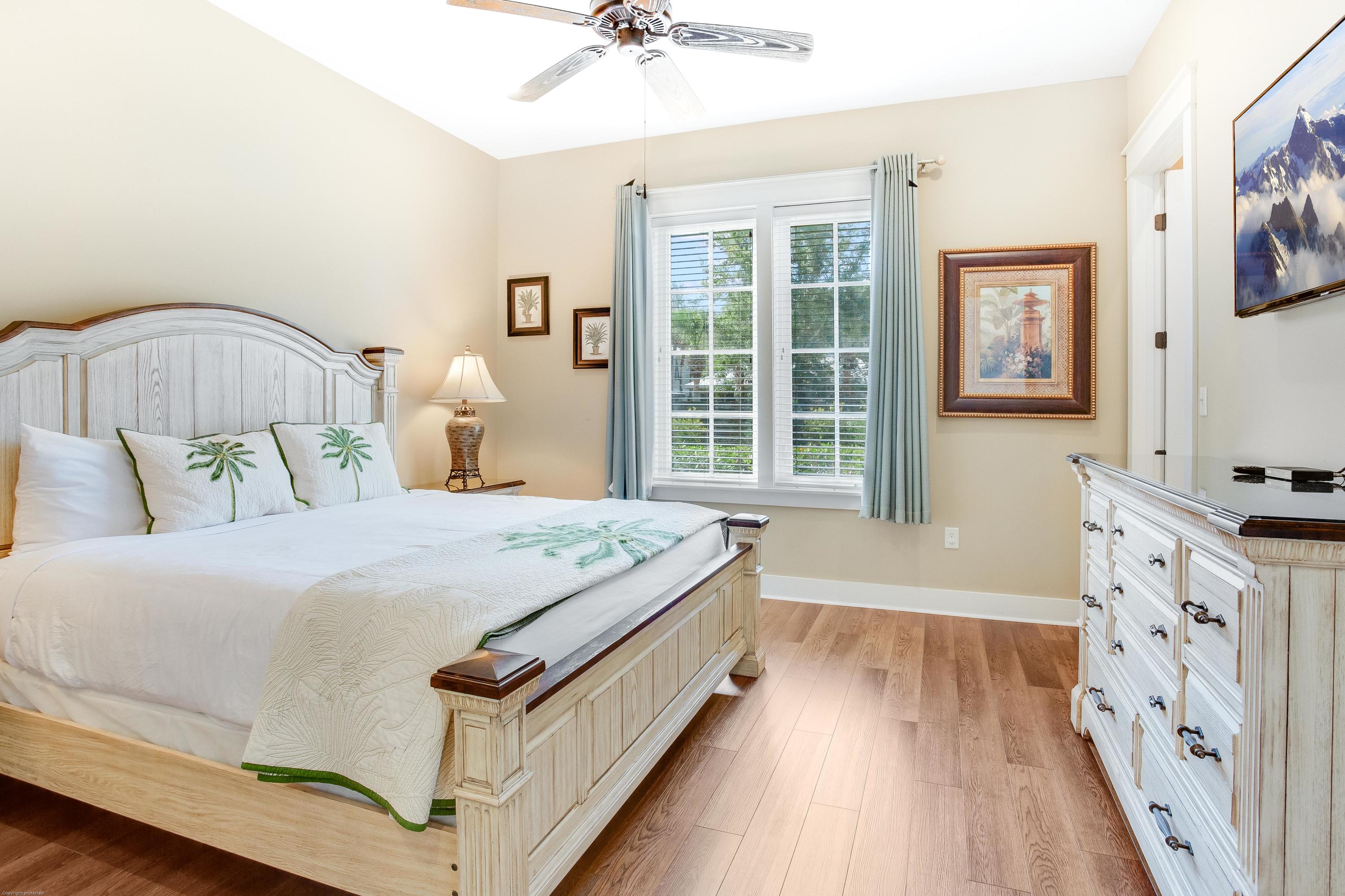 BUNGALOS AT SANDESTIN - Residential