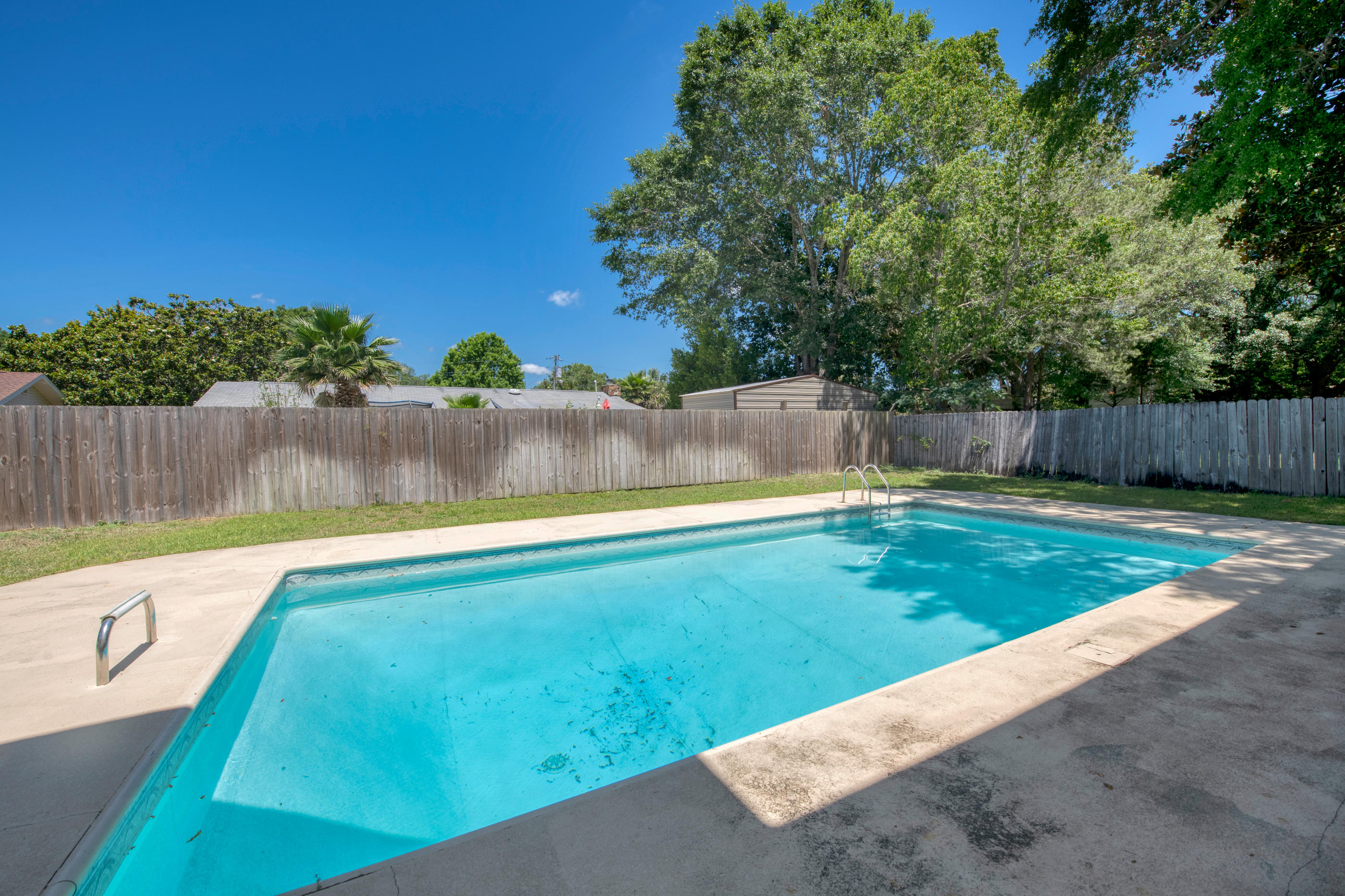 CAROL ANNE MANOR - Residential