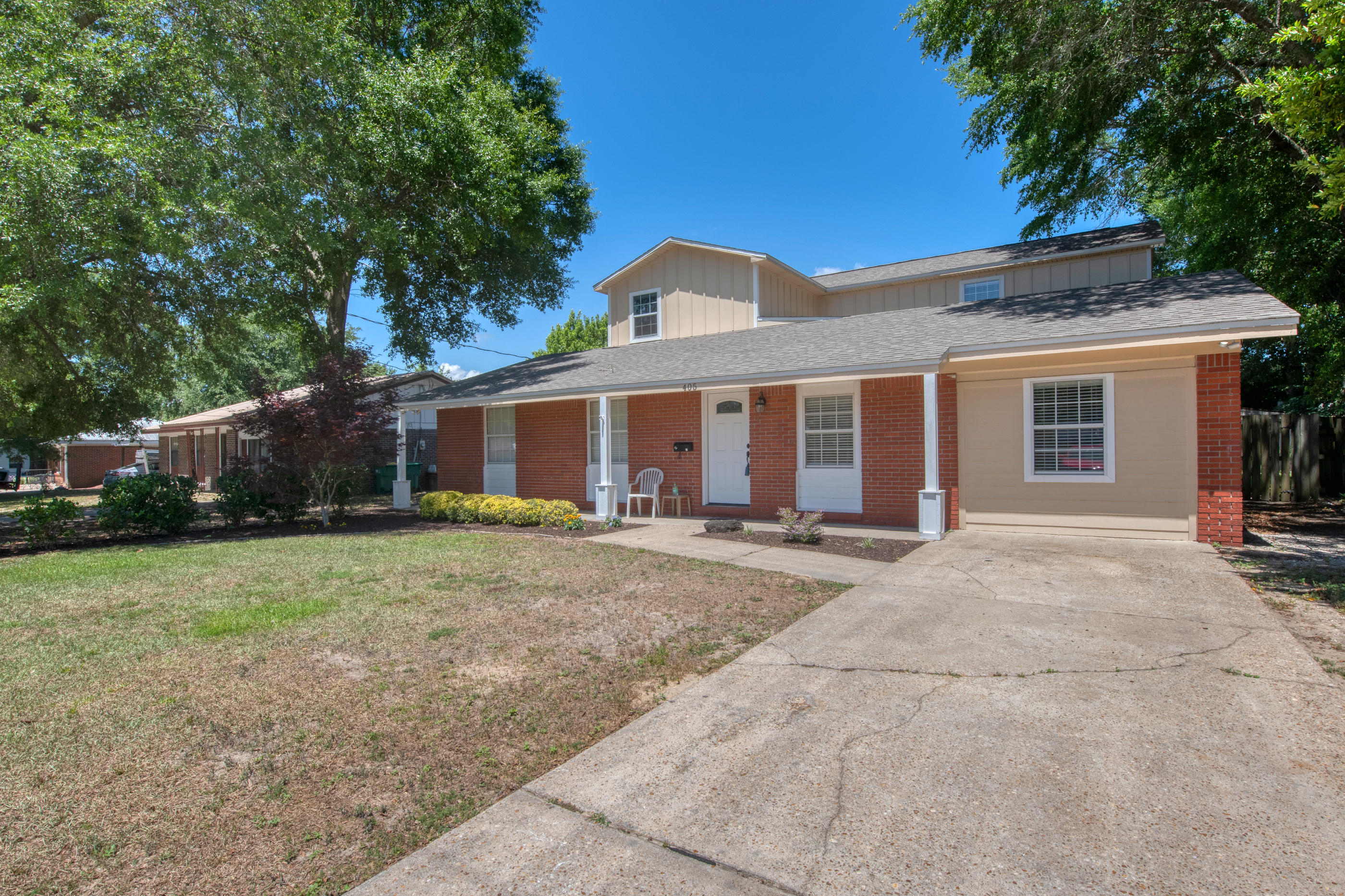 CAROL ANNE MANOR - Residential