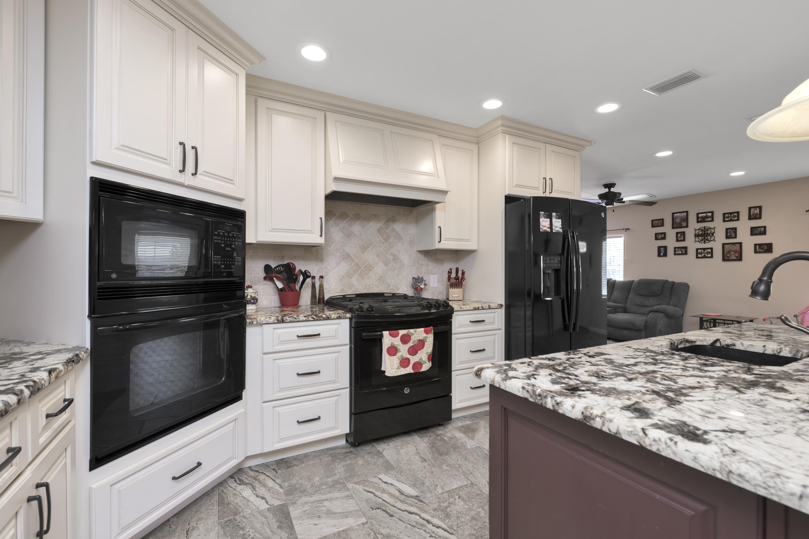 CAROL ANNE MANOR - Residential