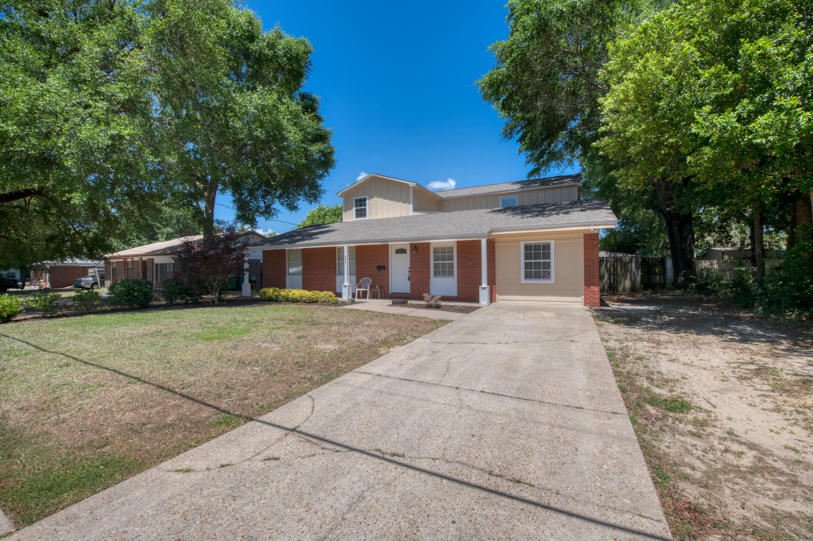 CAROL ANNE MANOR - Residential