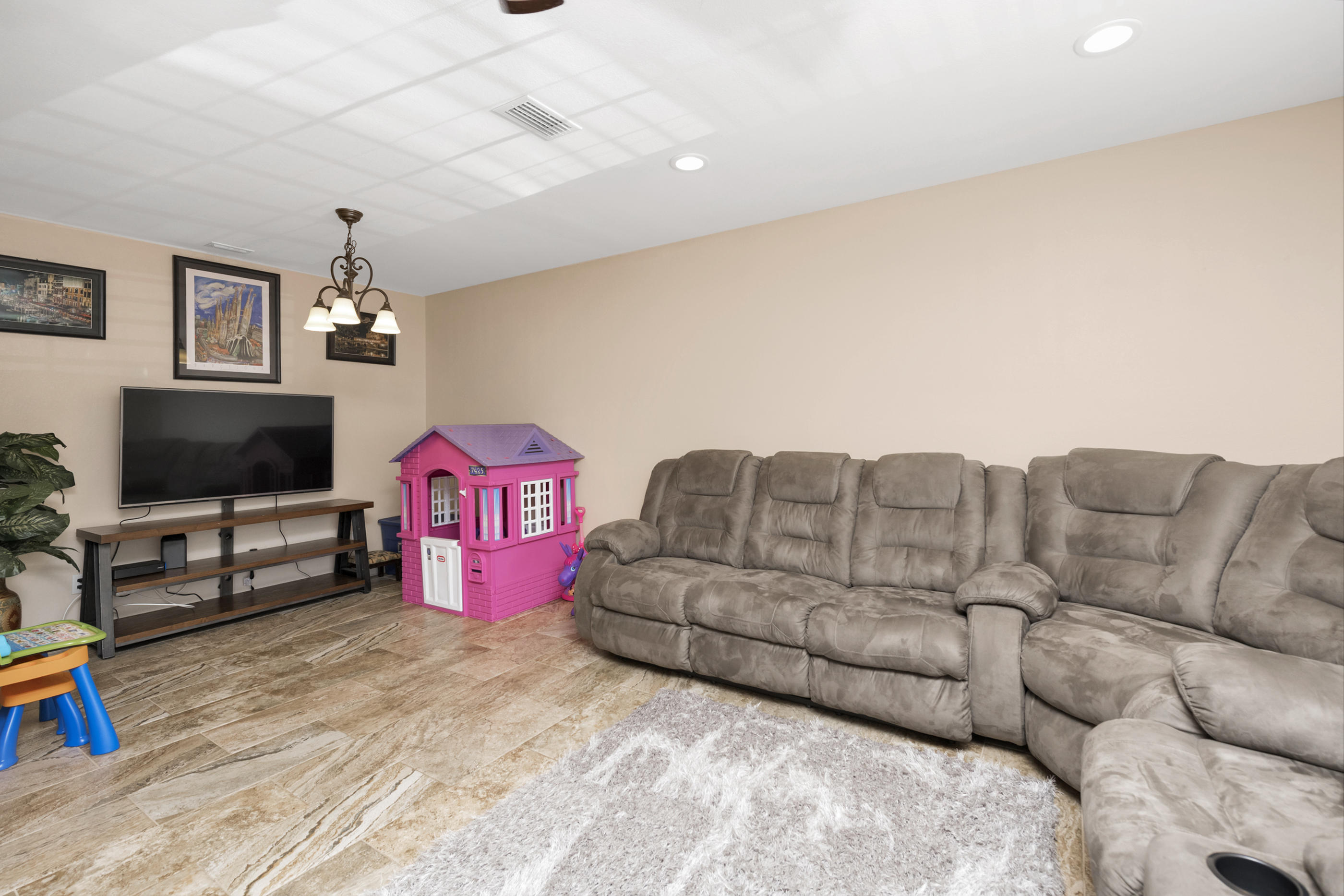 CAROL ANNE MANOR - Residential