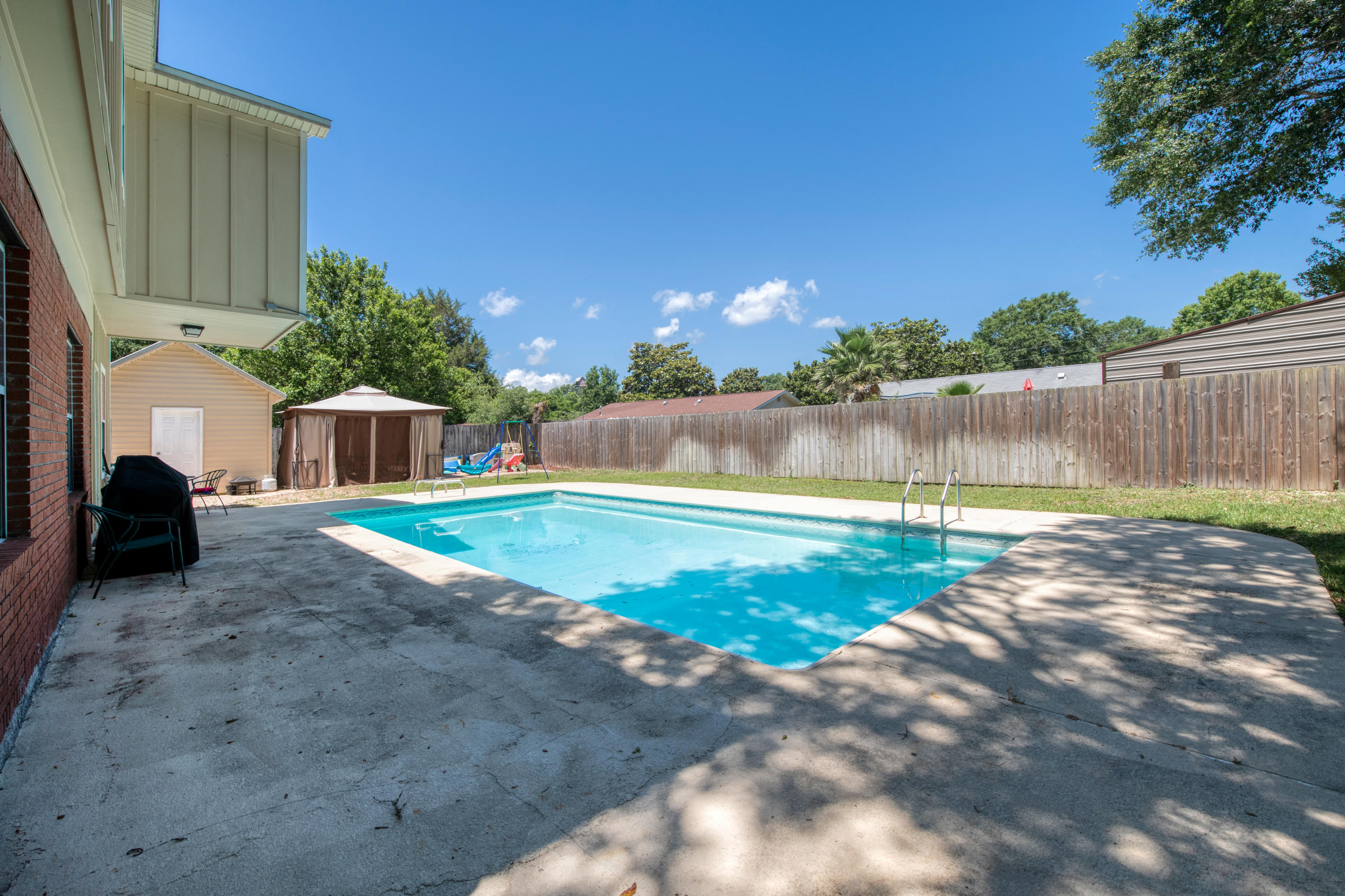 CAROL ANNE MANOR - Residential