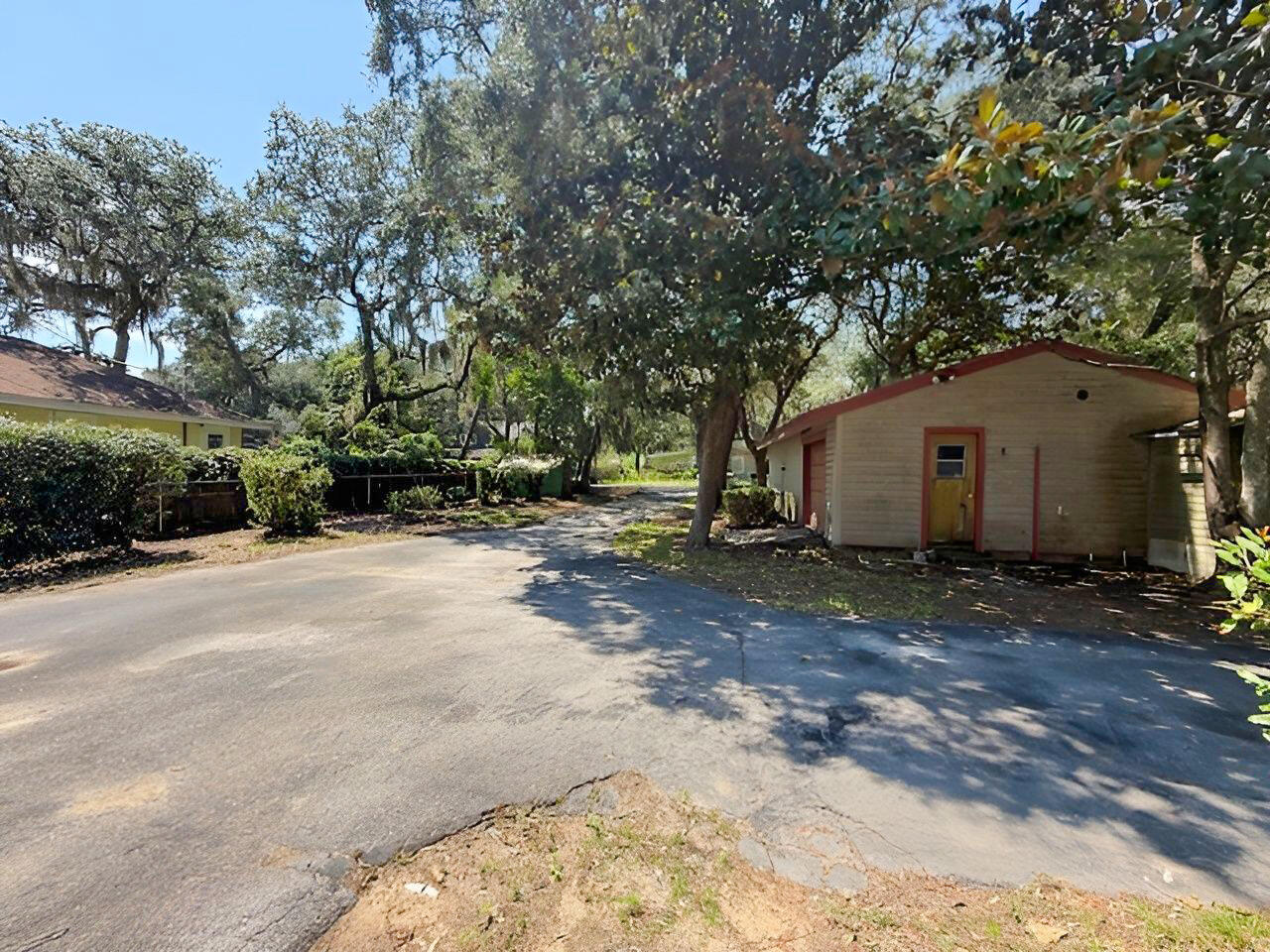 WATERS BEACH S/D LOT 5 BLK 2 - Residential