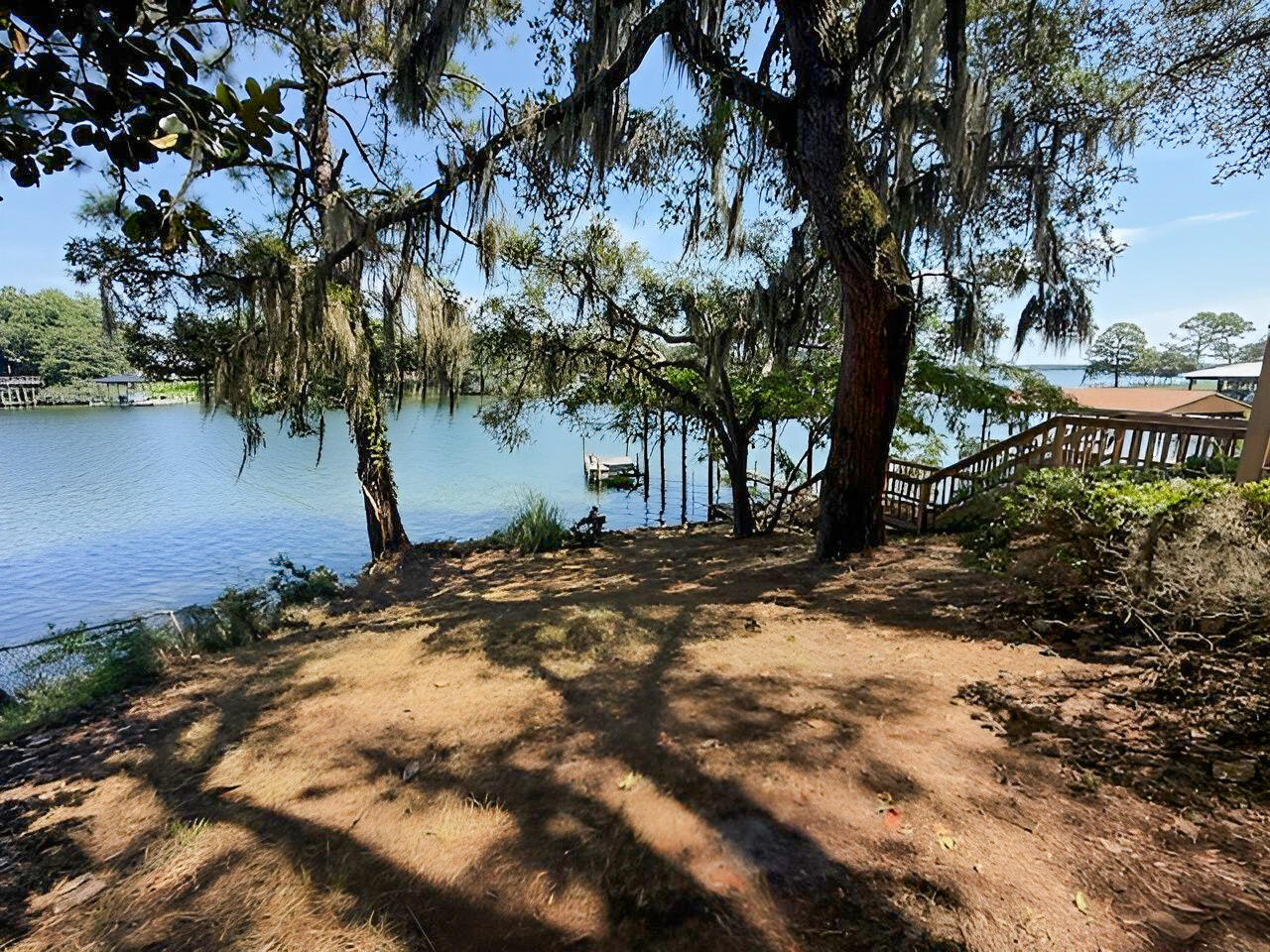 WATERS BEACH S/D LOT 5 BLK 2 - Residential