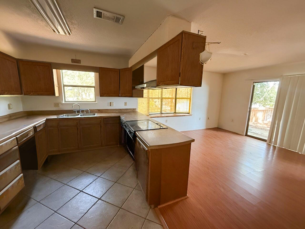 WATERS BEACH S/D LOT 5 BLK 2 - Residential