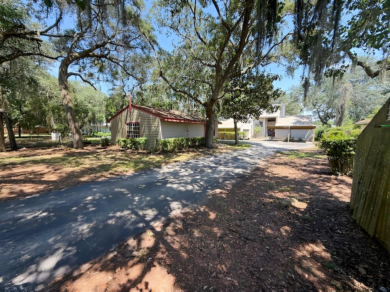 WATERS BEACH S/D LOT 5 BLK 2 - Residential