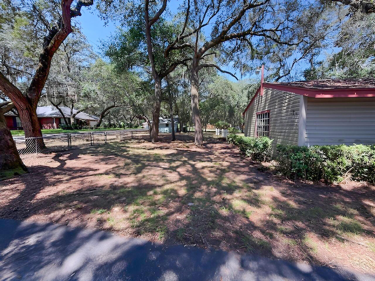 WATERS BEACH S/D LOT 5 BLK 2 - Residential