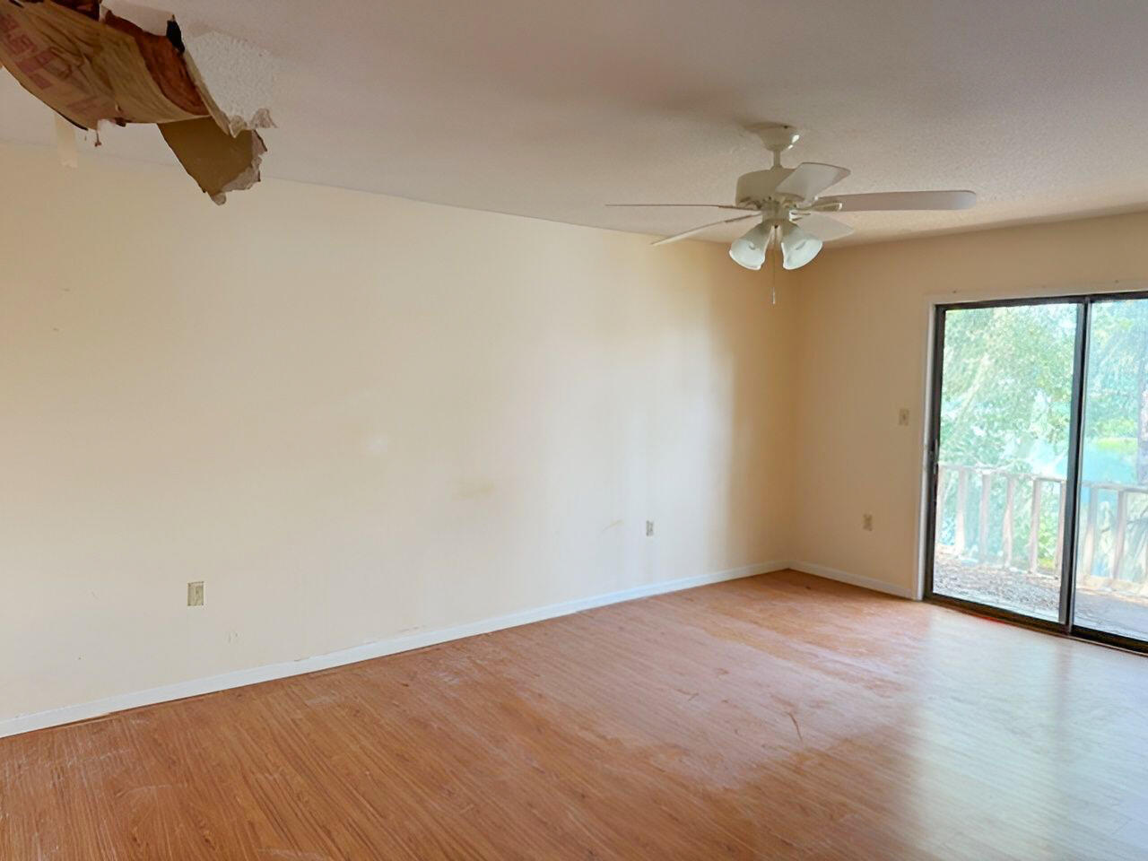 WATERS BEACH S/D LOT 5 BLK 2 - Residential