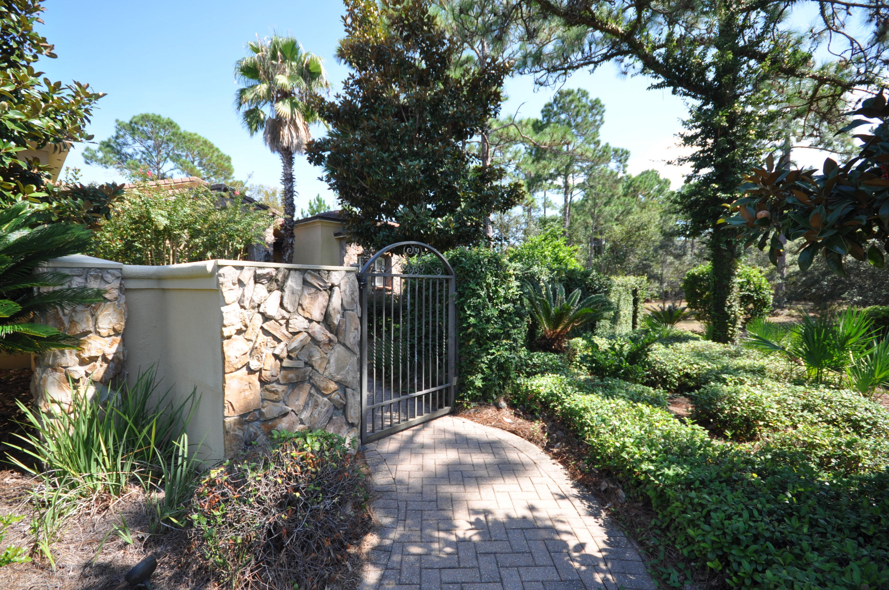 BURNT PINE - Residential