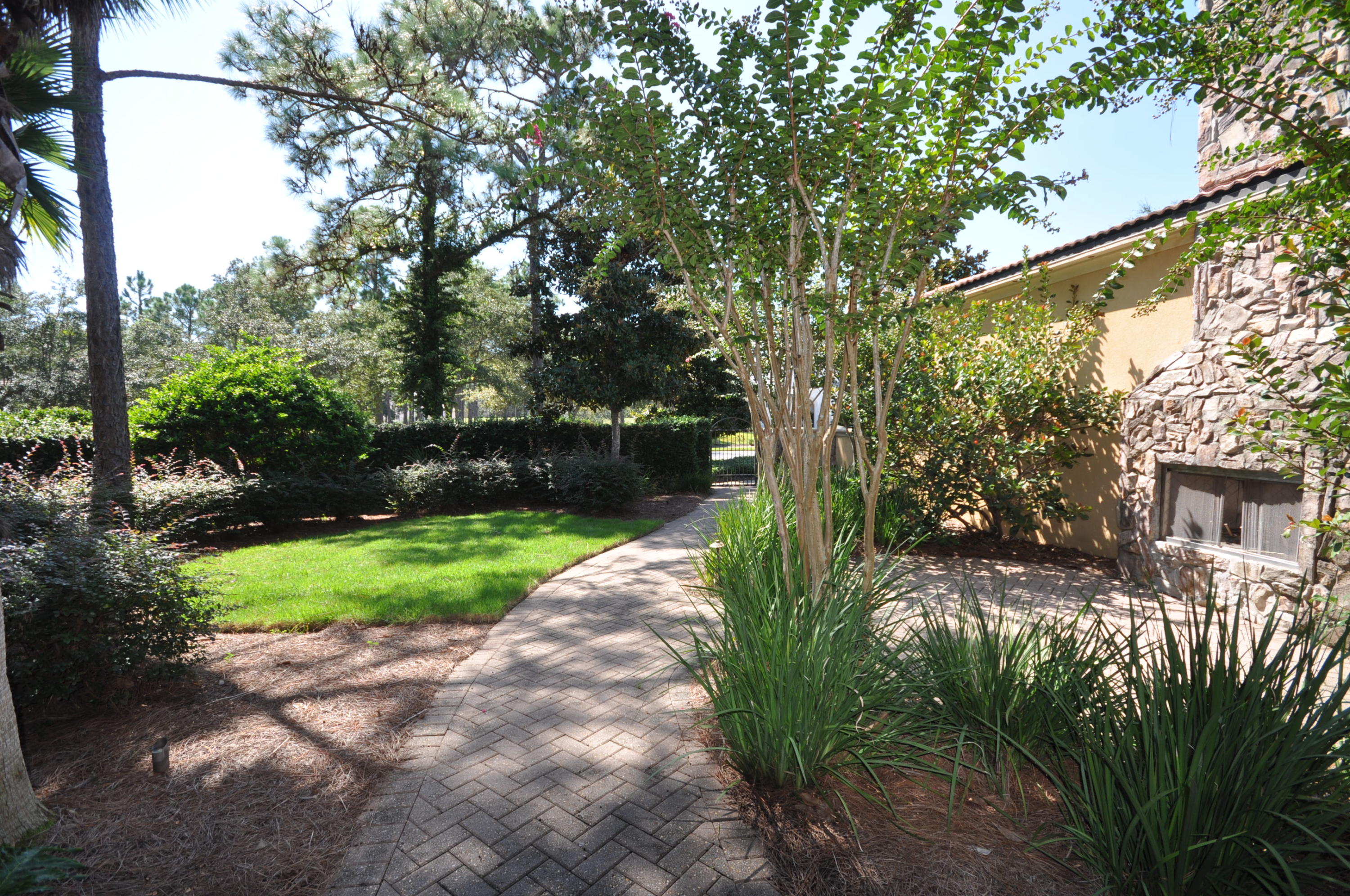 BURNT PINE - Residential