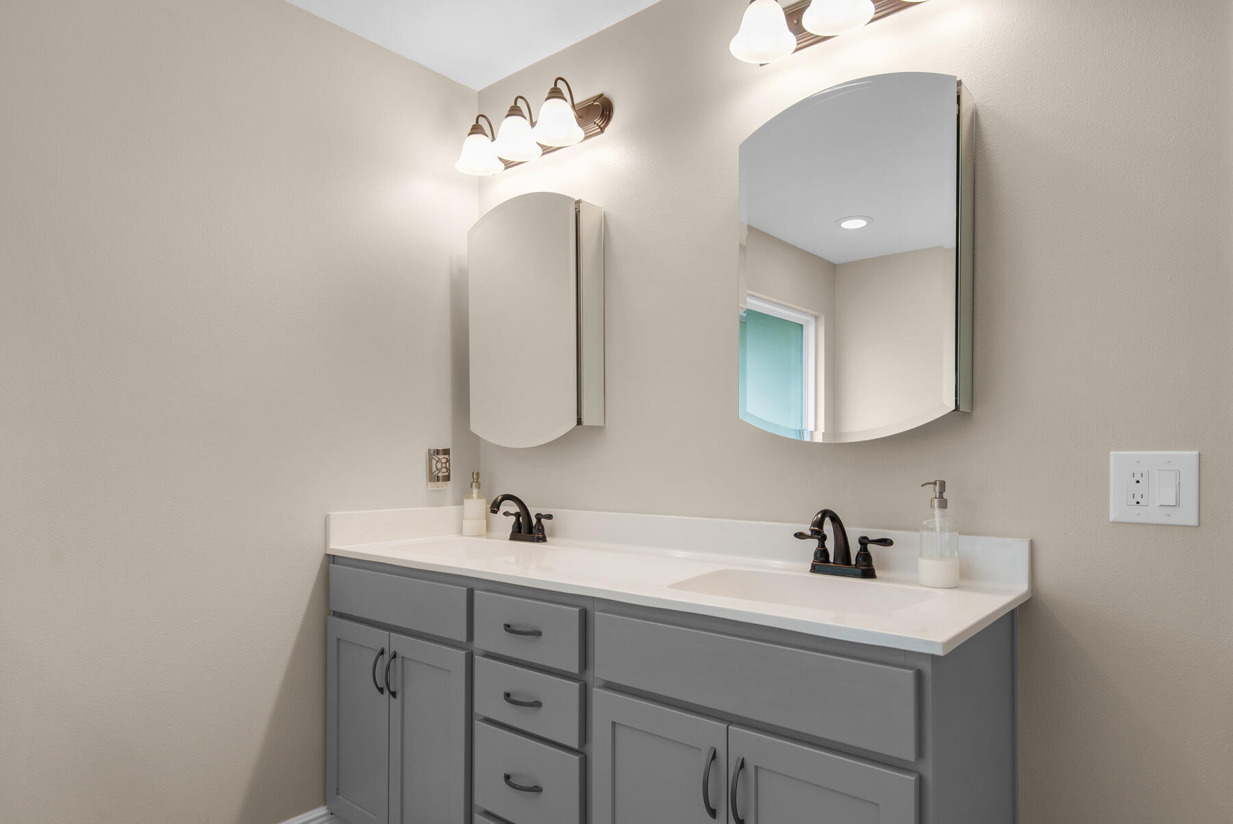 HOLLEY BY THE SEA - Residential