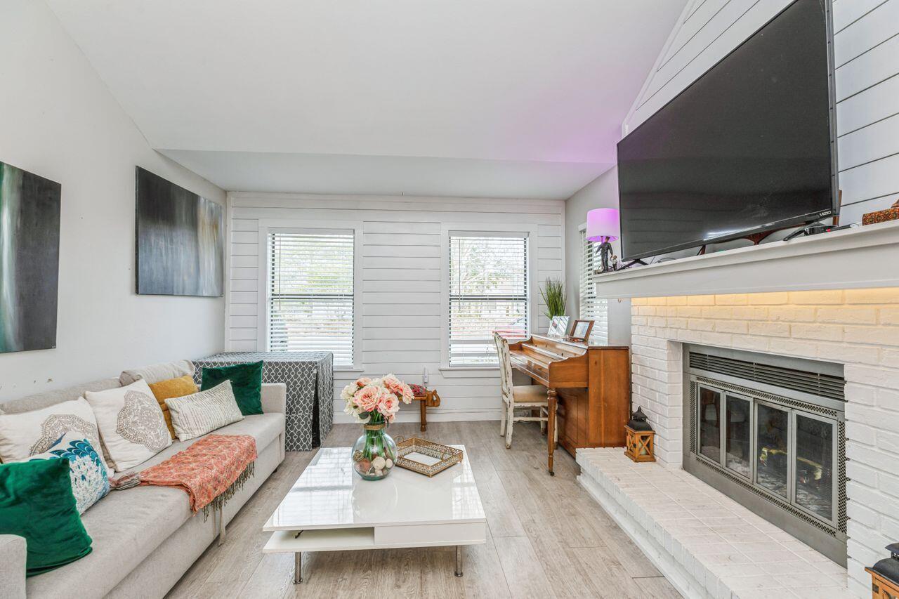 HIDDEN TRAILS PH 1 - Residential