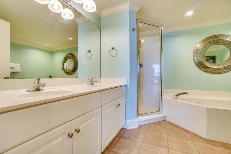 MAJESTIC BEACH TOWERS II - Residential