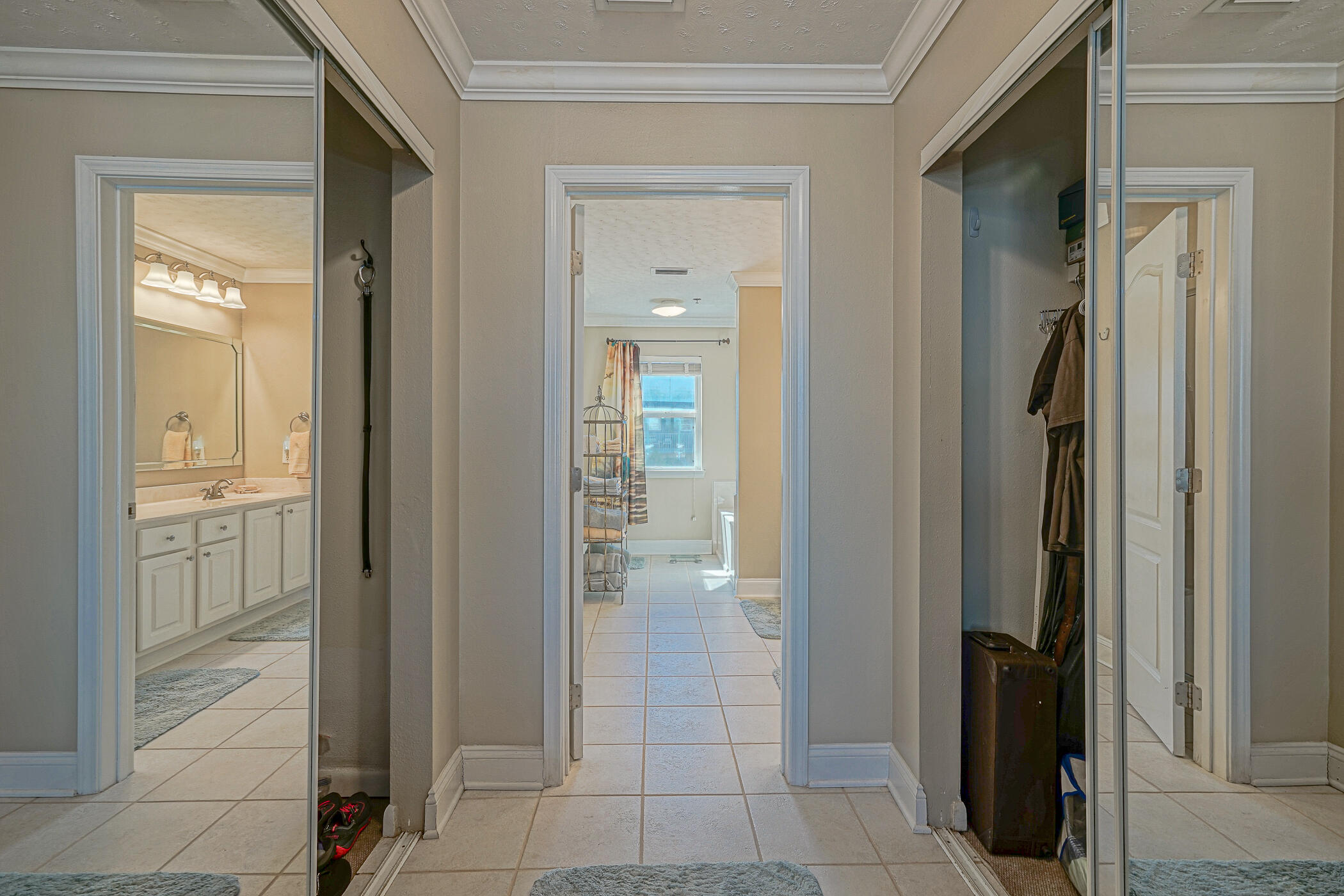 PALM COURT YACHT CLUB - Residential