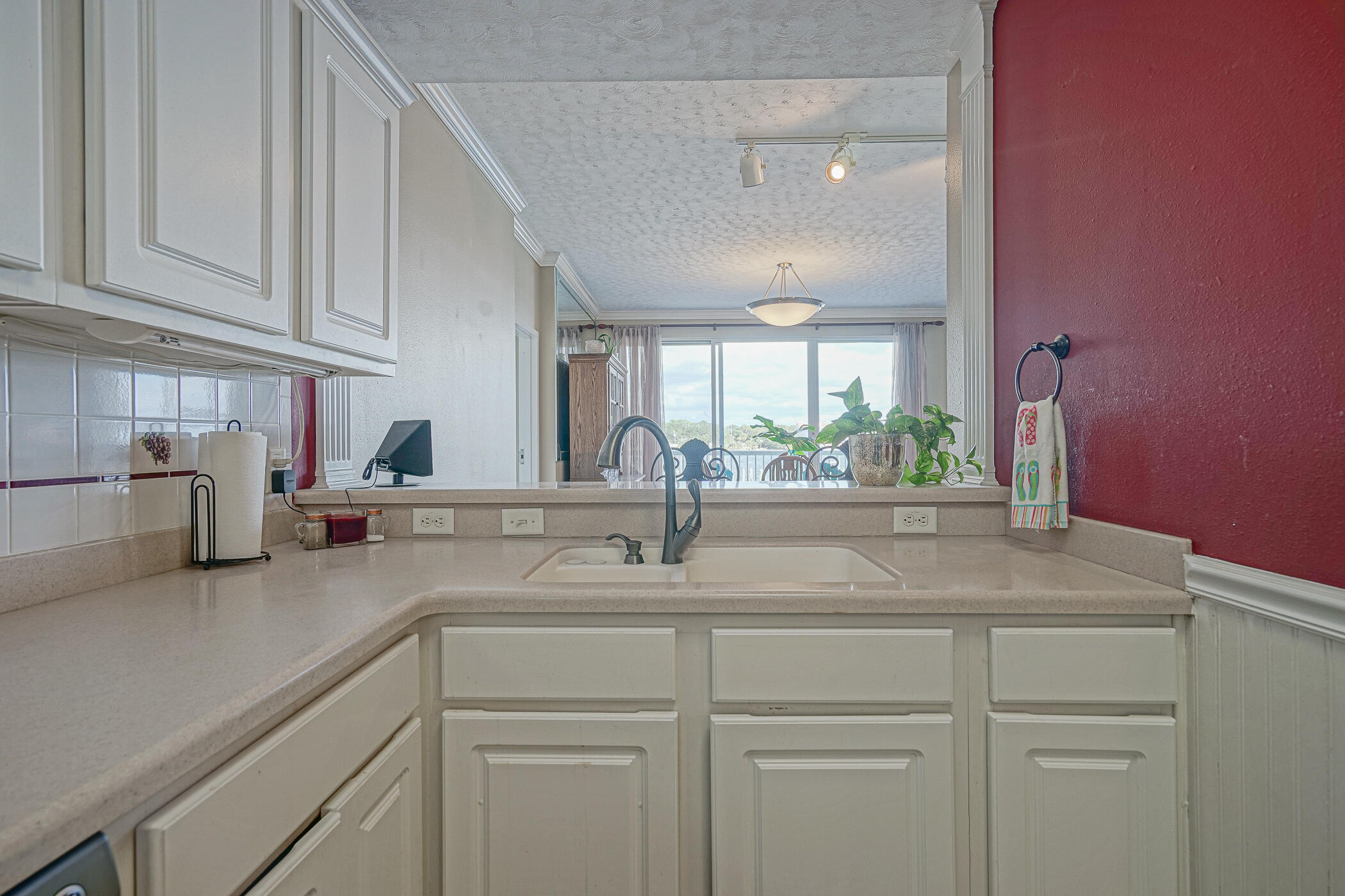 PALM COURT YACHT CLUB - Residential