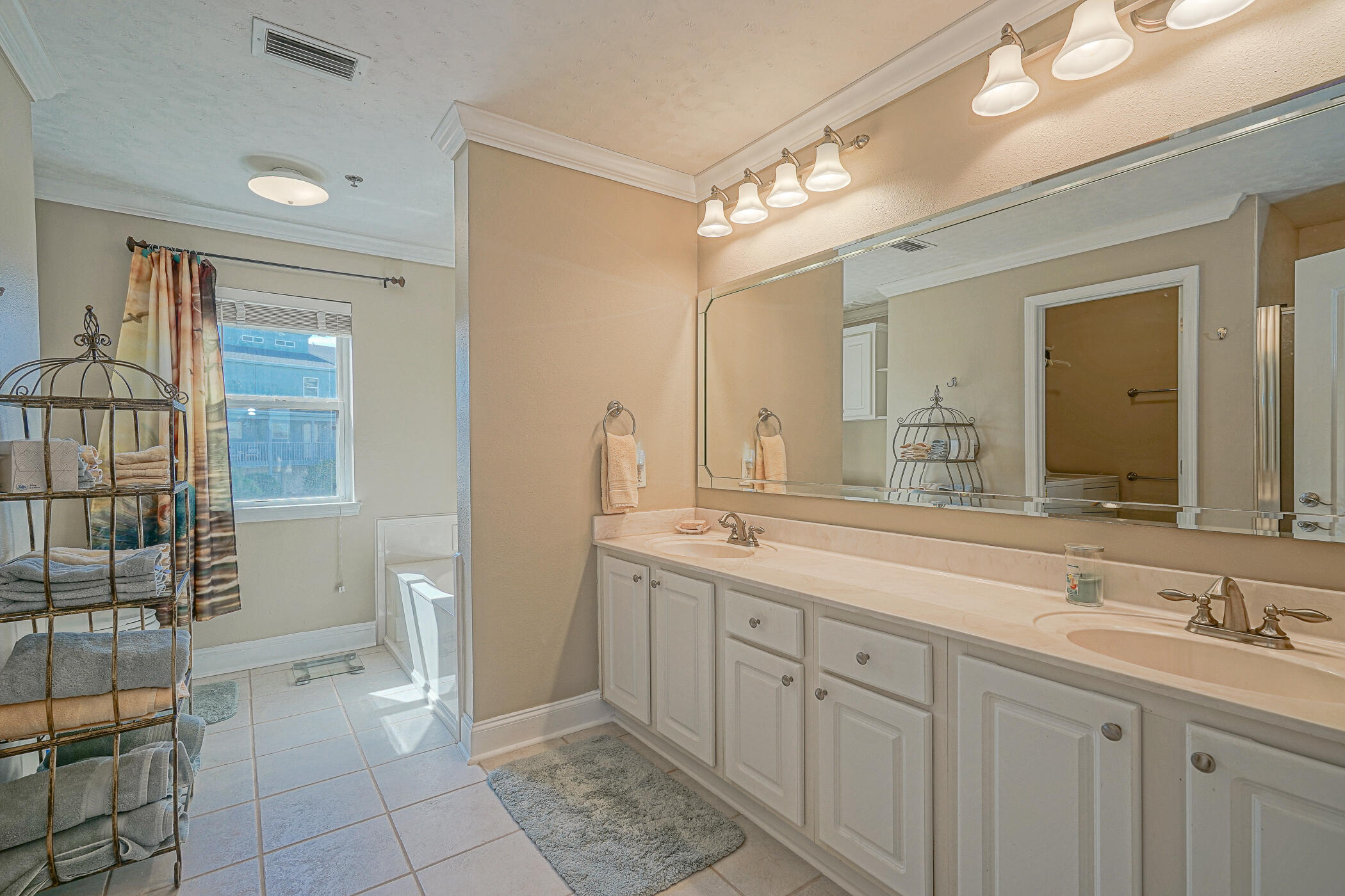 PALM COURT YACHT CLUB - Residential