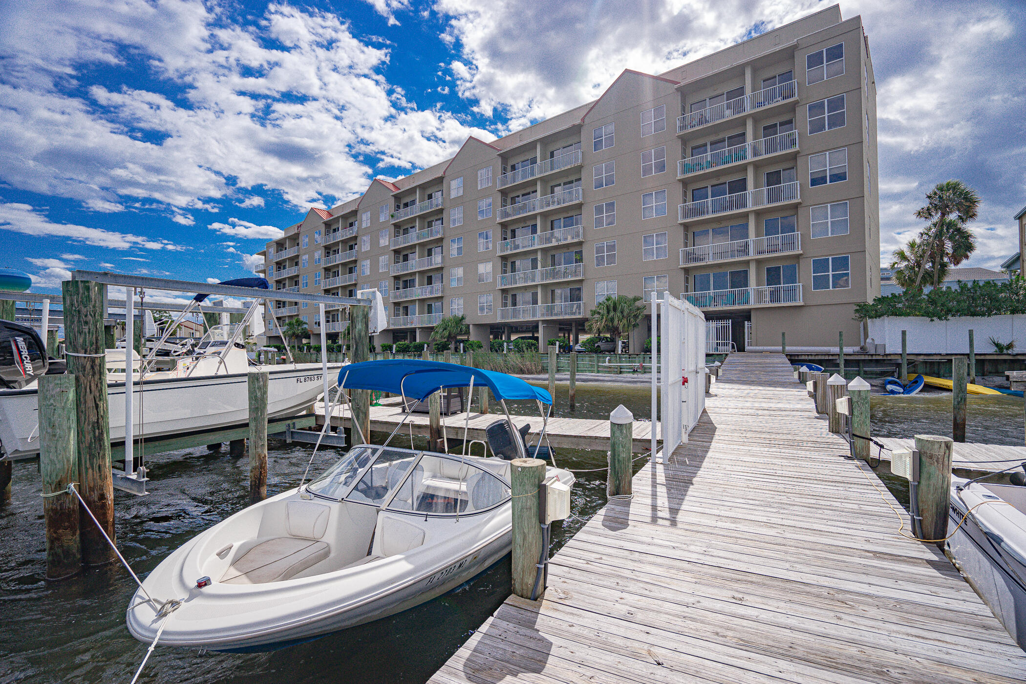 PALM COURT YACHT CLUB - Residential