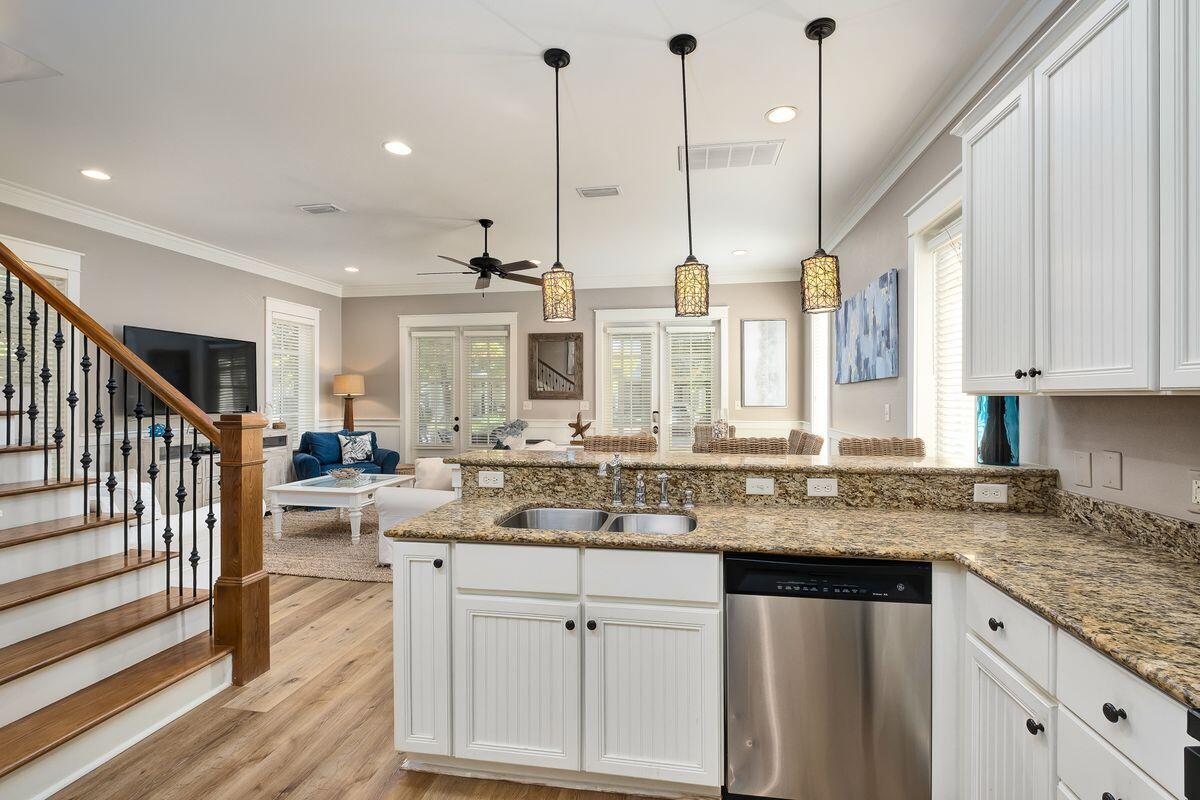 BUNGALOS AT SANDESTIN - Residential