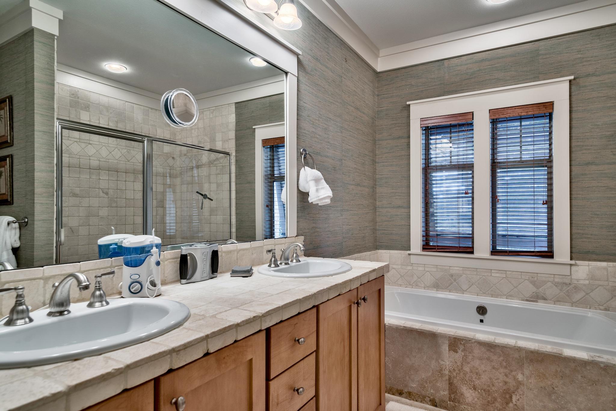 MAGNOLIA BAY - Residential