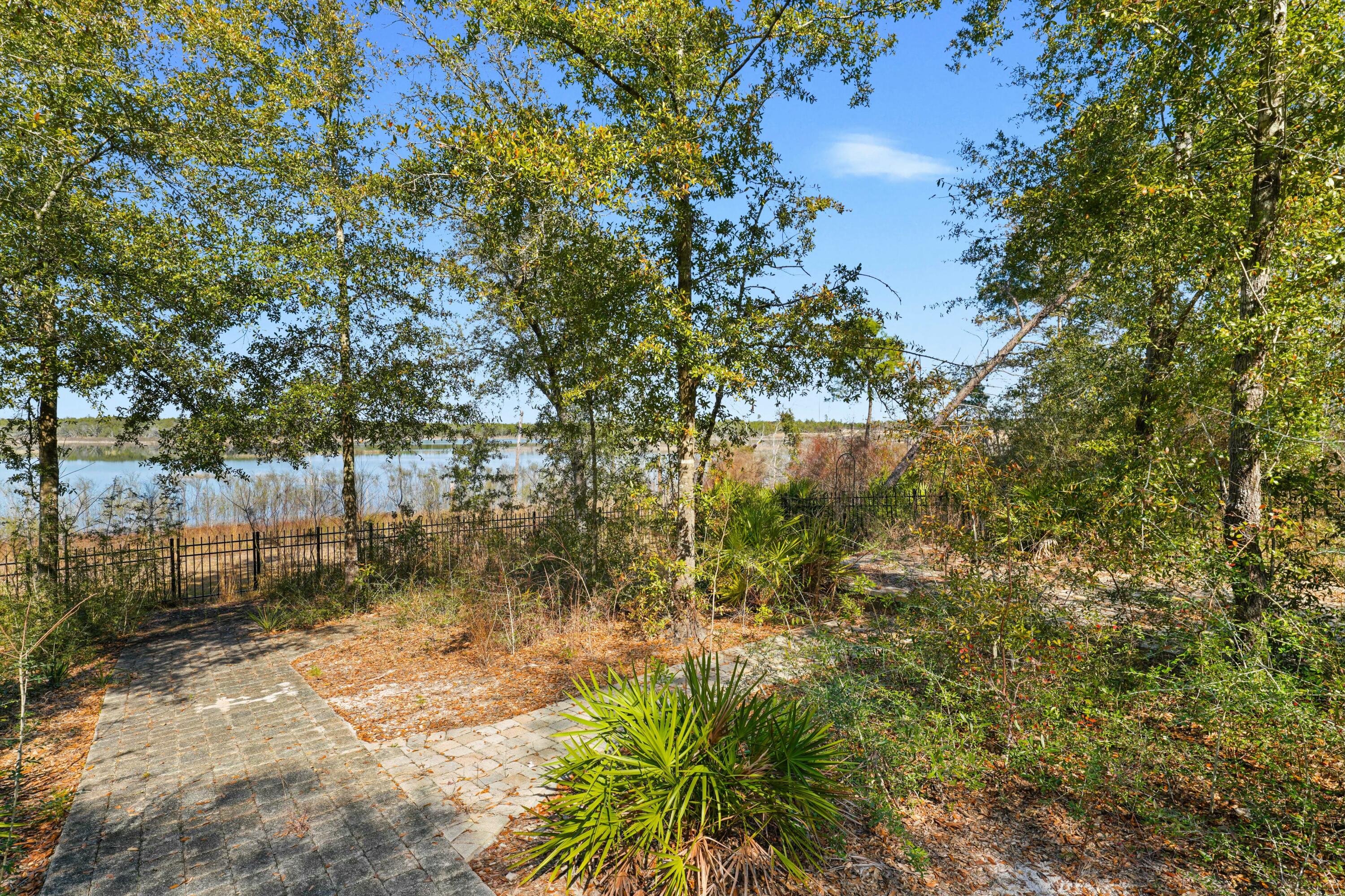 Lake Merial - Residential