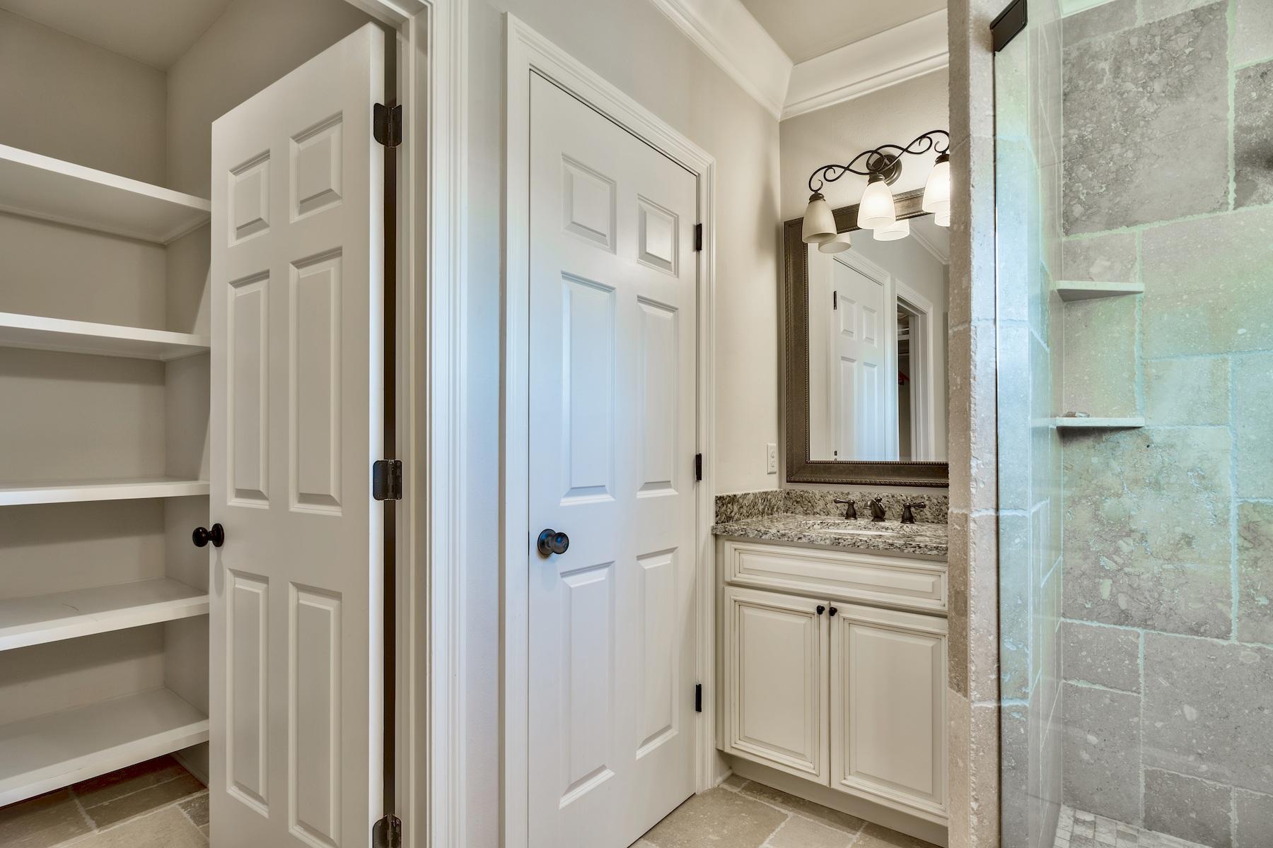 VILLA LAGO - Residential