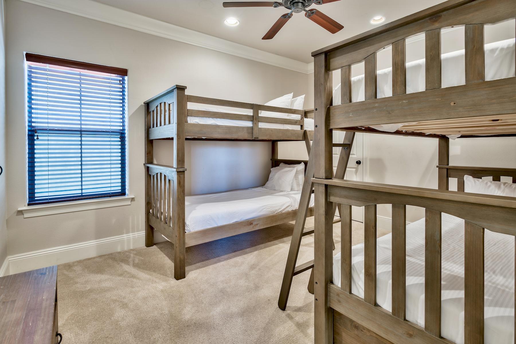 VILLA LAGO - Residential