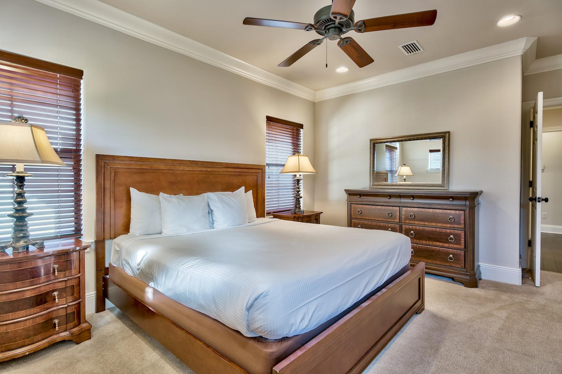 VILLA LAGO - Residential