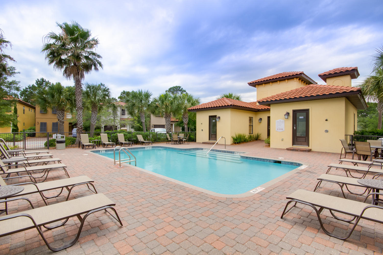 VILLA LAGO - Residential